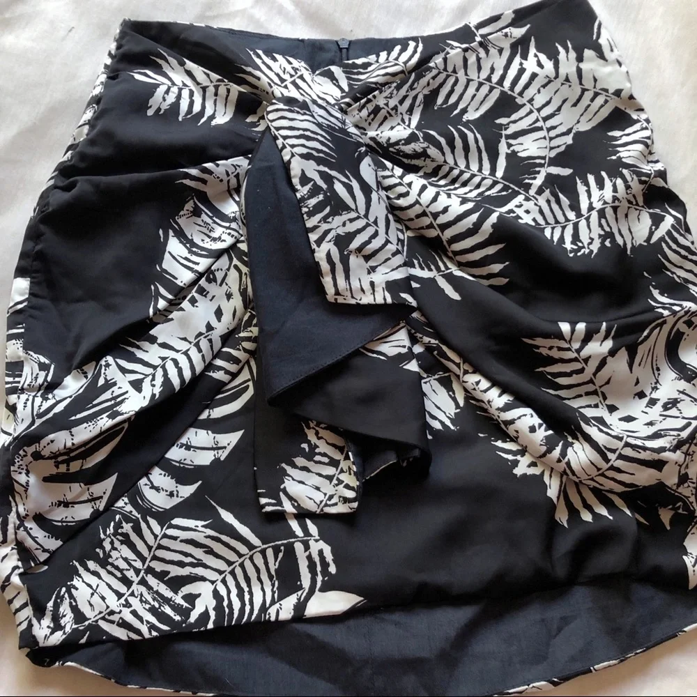 zara ⋆ tropical skirt (runs small)